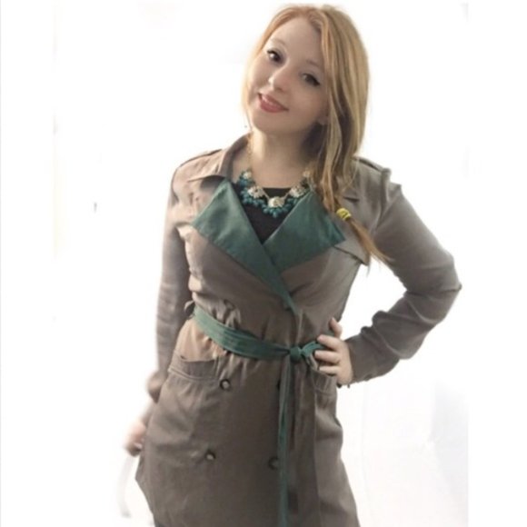 Lightweight Taupe Trench Spy Coat! Made in USA - Picture 2 of 2